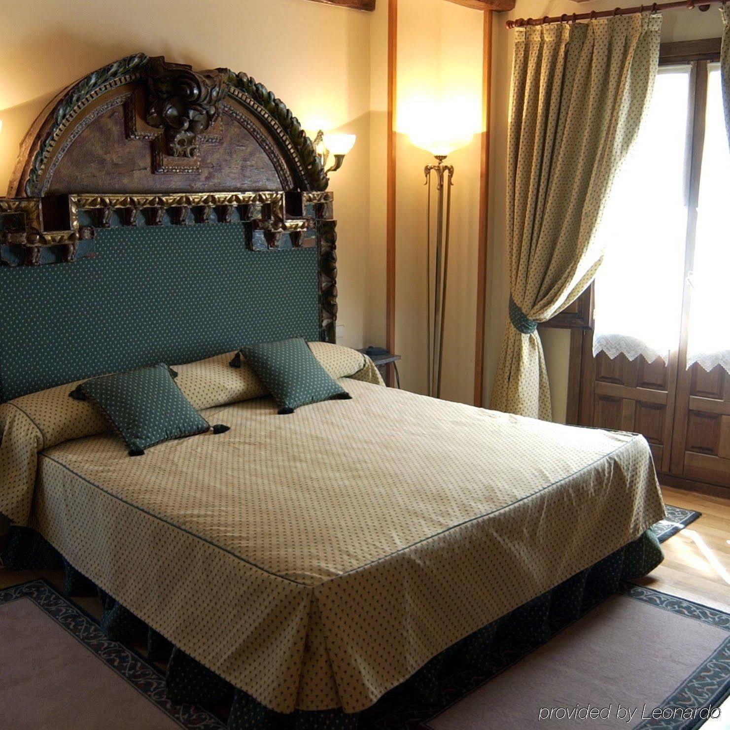 Hotel Alcazar Segovia Room photo